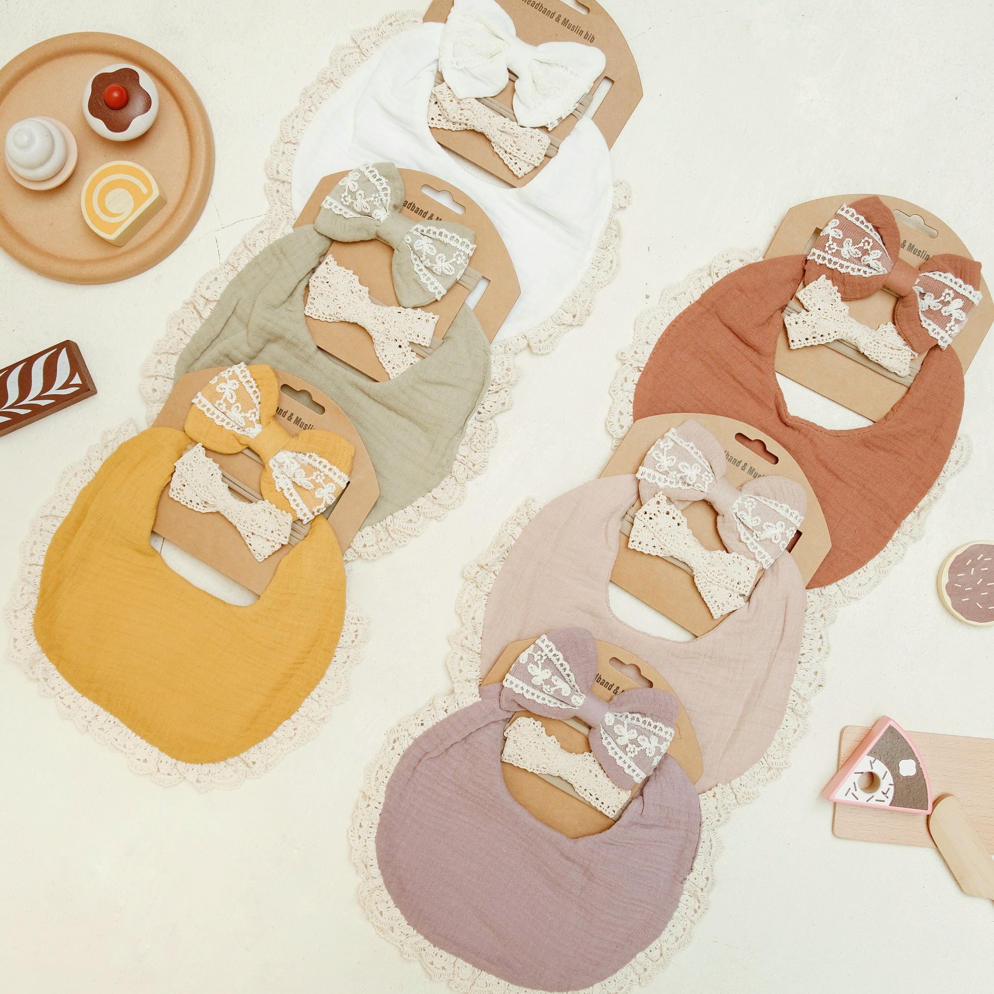 SET VINTAGE BABY BIBS ( BIB & 2 HEADBANDS )