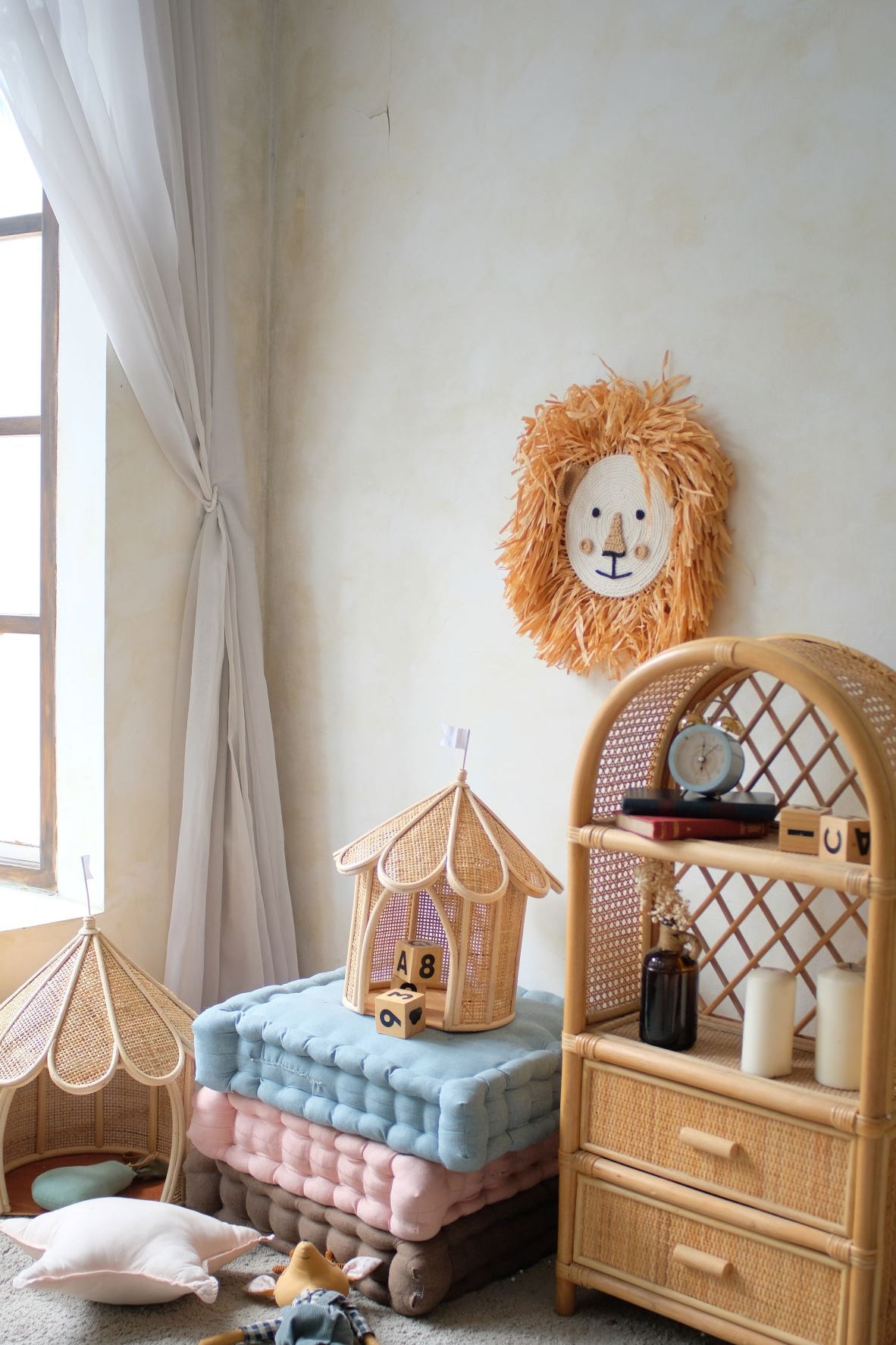 LION HEAD RAFIA
