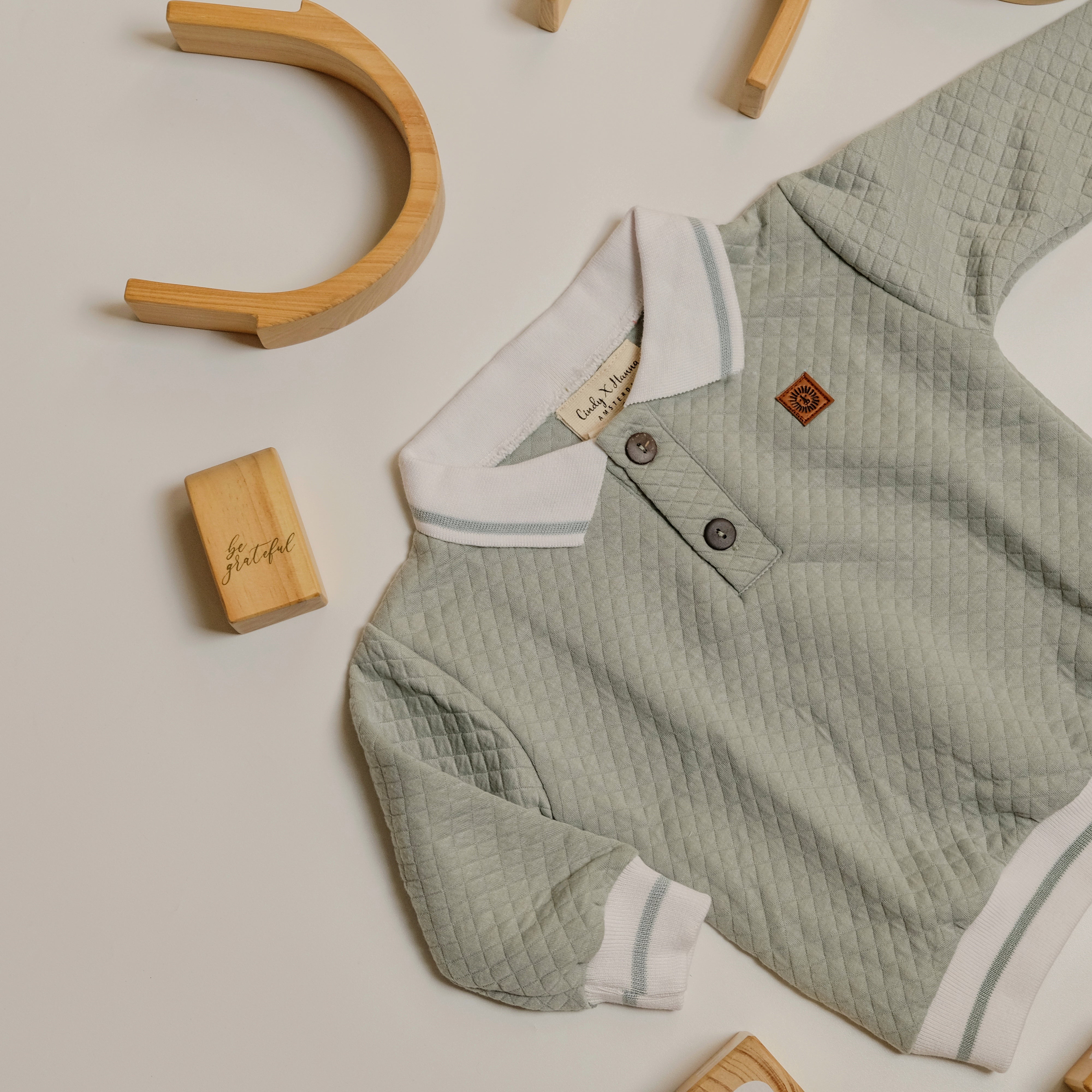 Collar sweater