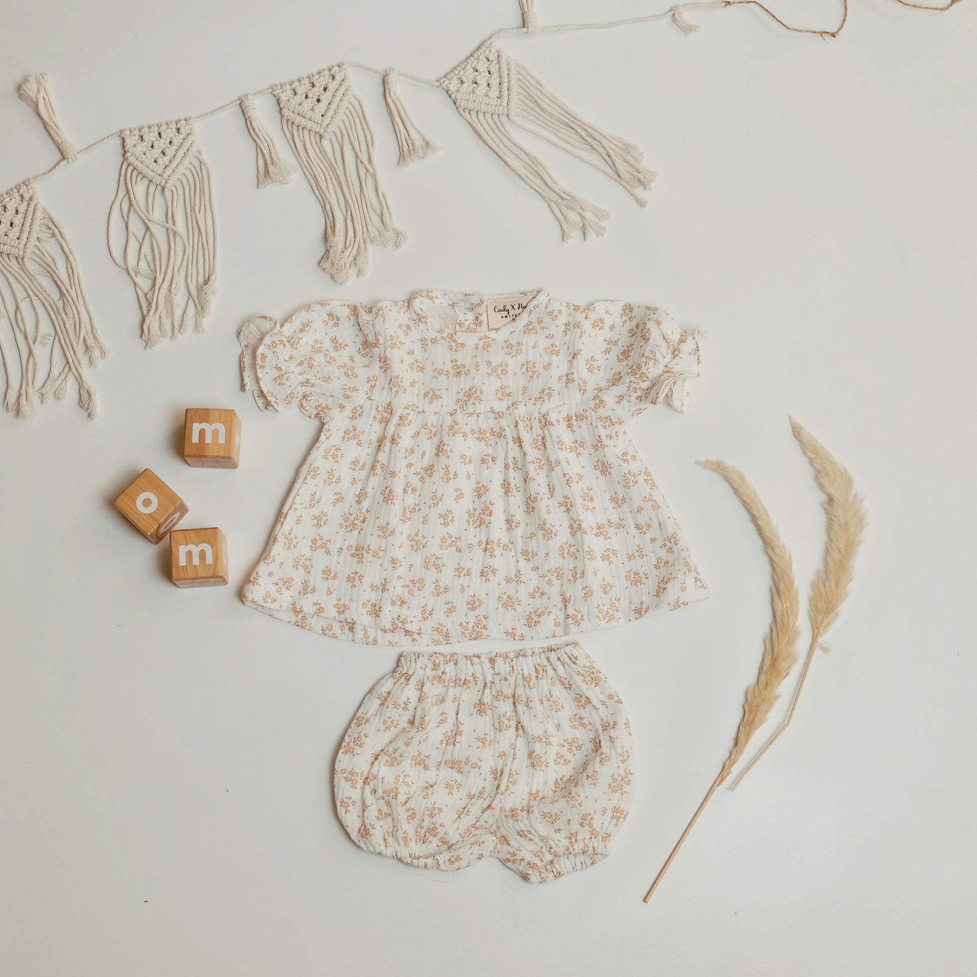Naomi Set